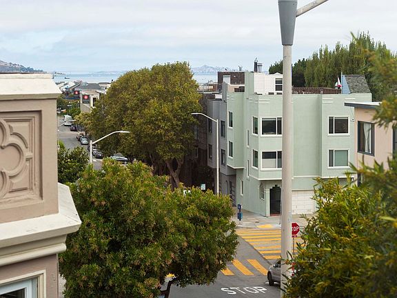 5th image of 2025 Stockton St APT 1