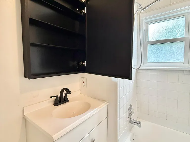 1872 W 44th St #2 — Photo 17