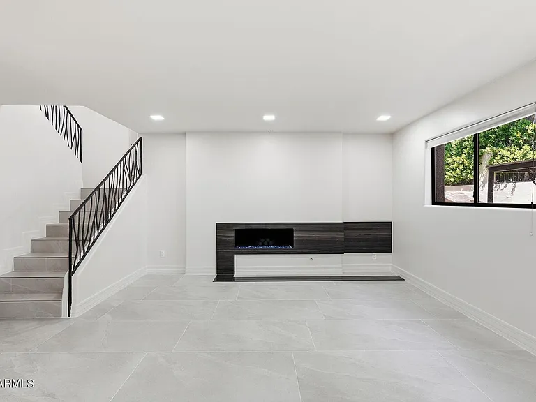 2221 E Vista Ave — Photo 18