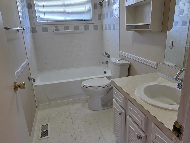 8125 Valley Rd — Photo 6