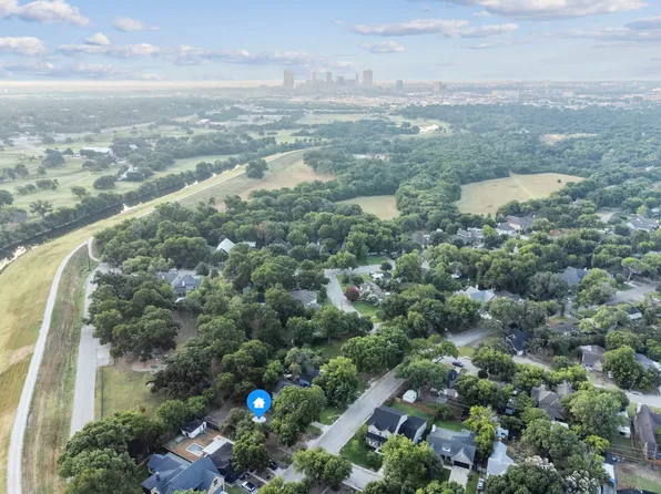 912 Northwood Rd, Fort Worth, TX 76107
