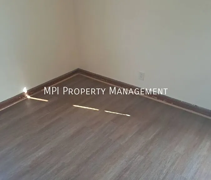232 N 75th St #8 — Photo 12