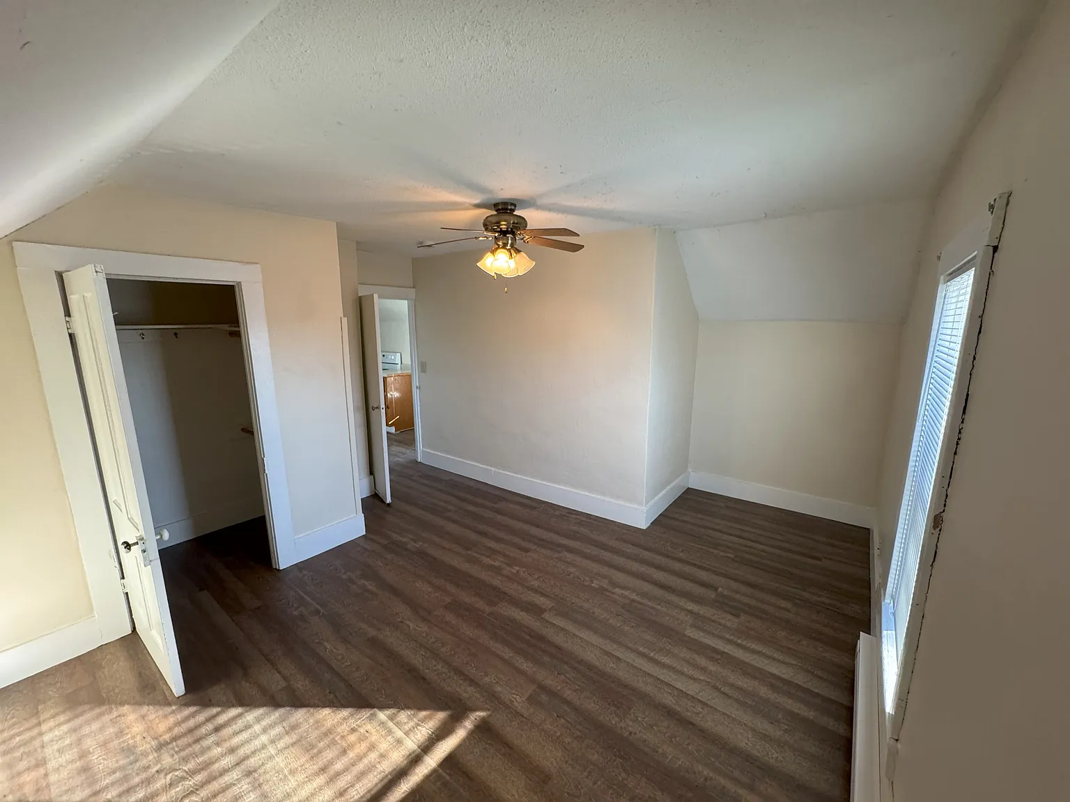 2 bed, 932 sqft, $899 — Photo 2