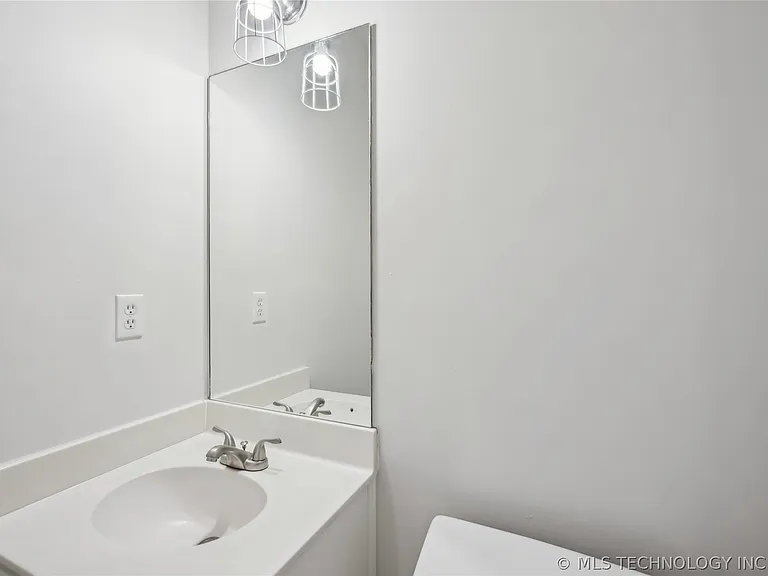 4308 W Broadway Ave N — Photo 16