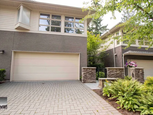 3750 Edgemont Blvd #3, North Vancouver, BC V7R 2P8