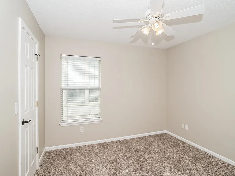 573 Redberry Ln — Photo 12