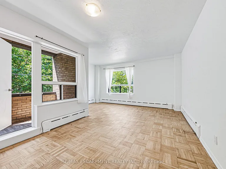 325A James St S #401 — Photo 2