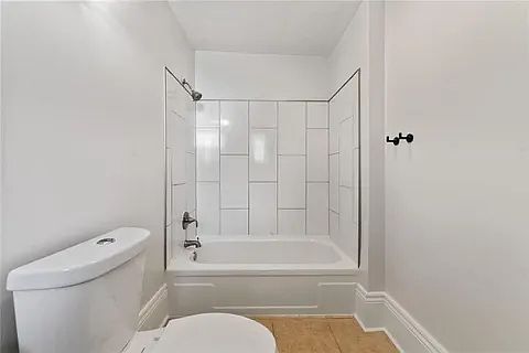 4th image of 437 Homer St #A
