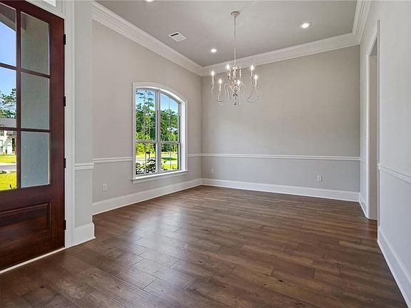 3rd image of 200 Belle Pointe Rd