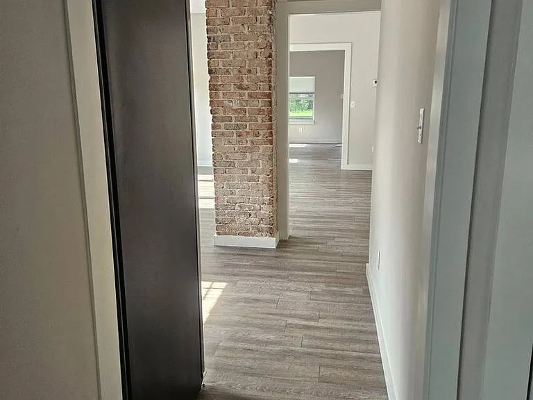 812 W Pershing St — Photo 6