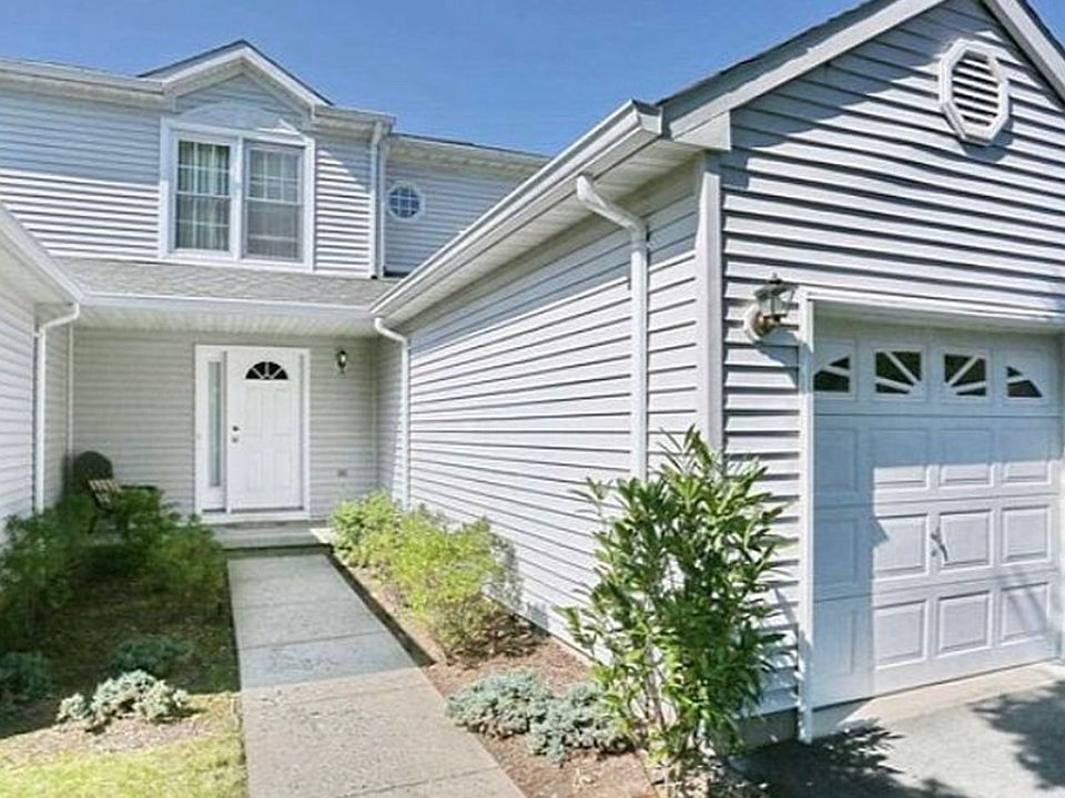 1st image of 56 Foxwood Sq N