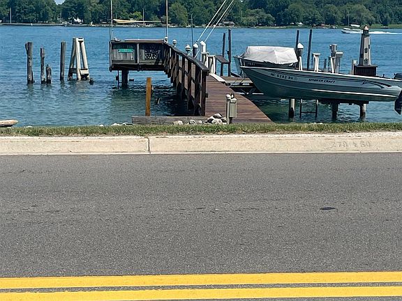 3rd image of 2567 Saint Clair River Dr