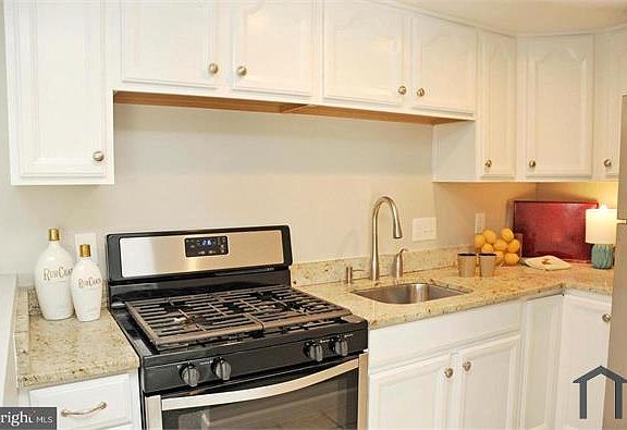 4th image of 11406 Cherry Hill Rd Unit 102
