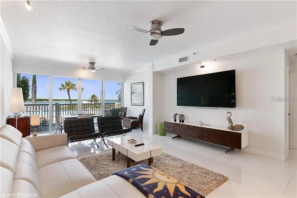 2 bed, 2.0 bath, 1293 sqft, $12,500 — Photo 2
