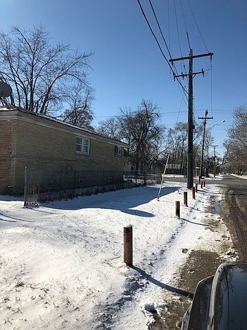 2nd image of 14801 Wood St