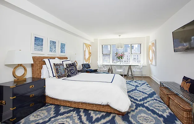 Sold by Compass | media 1