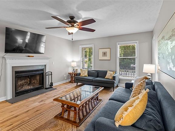 5th image of 230 Country Club Rd