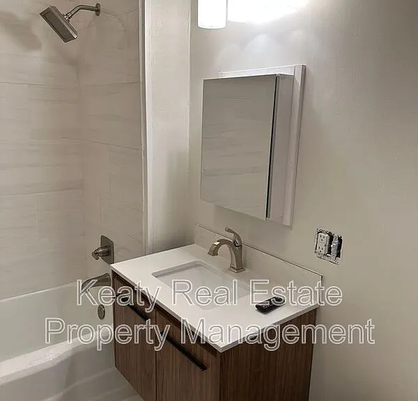 419 Charles St — Photo 6