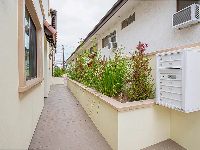 1029 Melrose Ave #104 — Photo 56