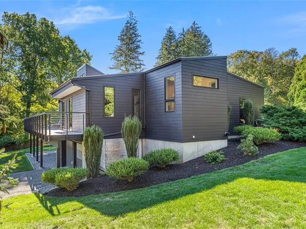18 Collins Ter, Jamestown, RI 02835