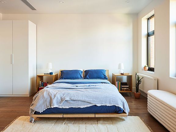 5th image of 320 E 120th St APT 2