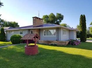 719 3rd St N, Carrington, ND 58421