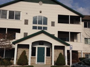 5821 Crosswinds Dr UNIT 13, Norton Shores, MI 49444