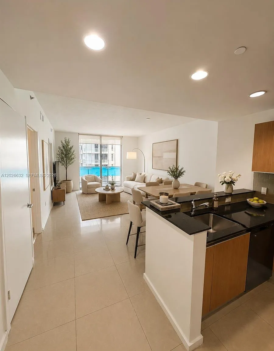 1060 Brickell Condo — Photo 2