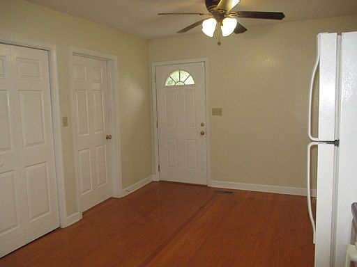 4th image of 3801 Old Knoxville Hwy