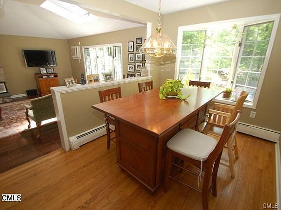 Separate eat in extension of the kitchen with bay window and gor