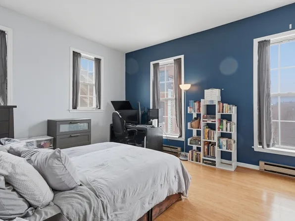 219 Central St APT 3E, Lowell, MA 01852