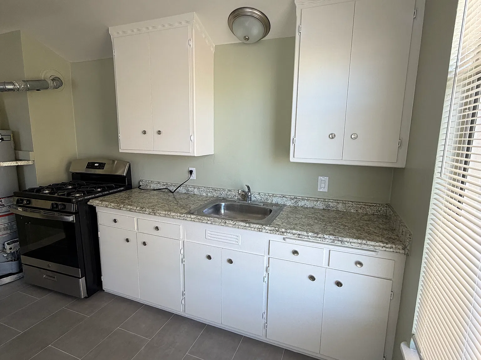 2 bed, 700 sqft, $2,395 — Photo 2