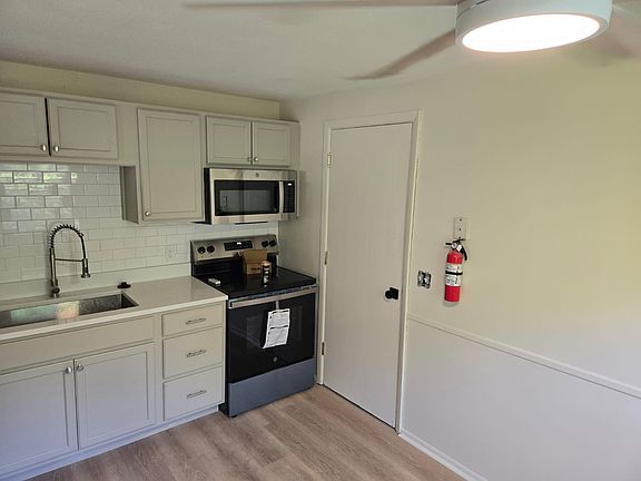 Kitchen - Quartz Countertop, New Stainless Steel Appliances
