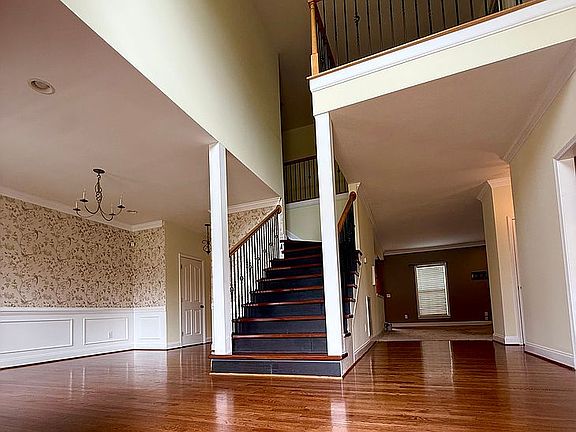 3rd image of 104 Copeland Rd