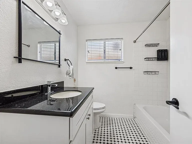 817 Oakland Ave — Photo 8