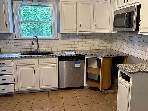 3rd image of 126 Wilson Dr