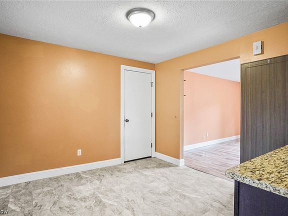 4th image of 289 Stewart Ave NW