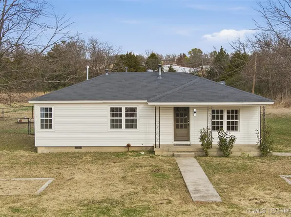 1005 W 2nd St, Stroud, OK 74079