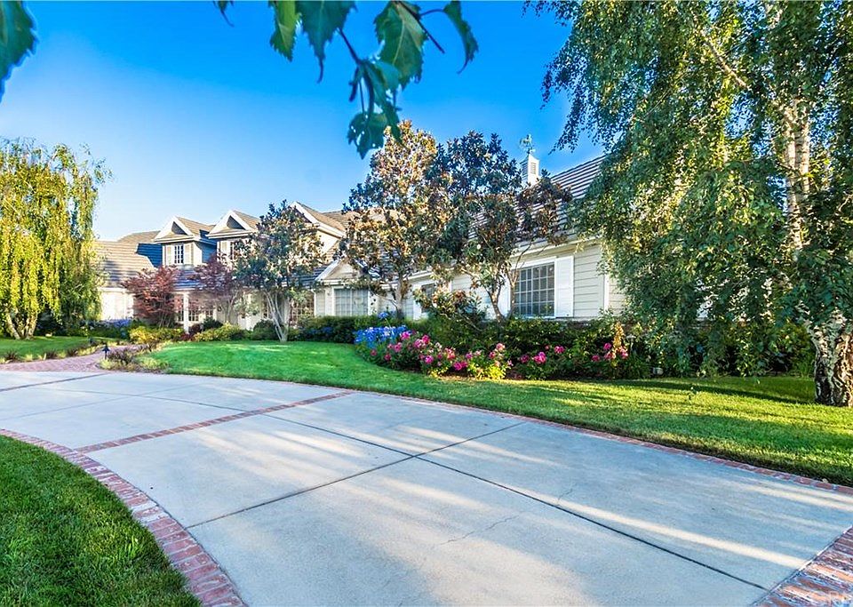 2nd image of 25558 Brassie Ln
