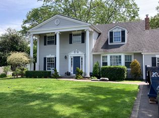 139 Nimbus Rd, Holbrook, NY 11741