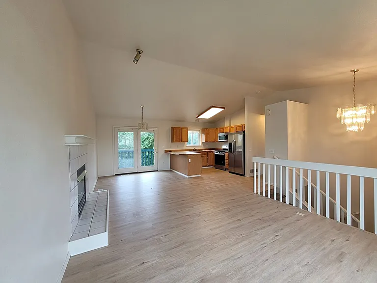1601 Waterwood Cir — Photo 4