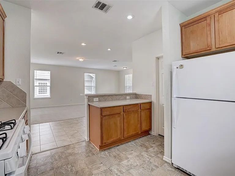 1115 Rawhide Trl — Photo 65