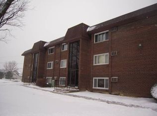 325 N Columbine Ave APT A4, Lombard, IL 60148
