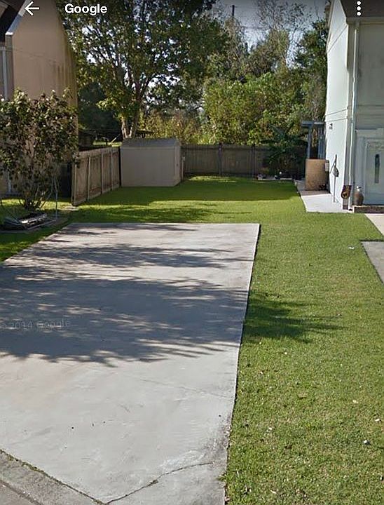 Shown w/o front fence.
