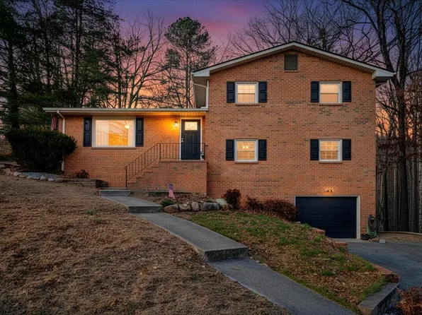 2166 Ruritan Rd, Roanoke, VA 24012