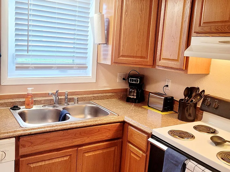 4009 San Roberto Ave #6 — Photo 5