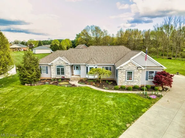 3136 Hollybrook Ln, Mogadore, OH 44260