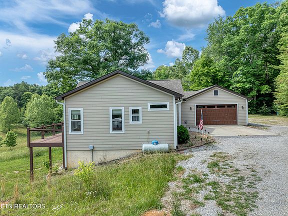 3rd image of 475 Short Bark Rd