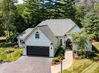7 Fairway Dr, Hales Location, NH 03860