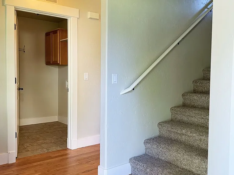 709 N Saddlebrook Way — Photo 9